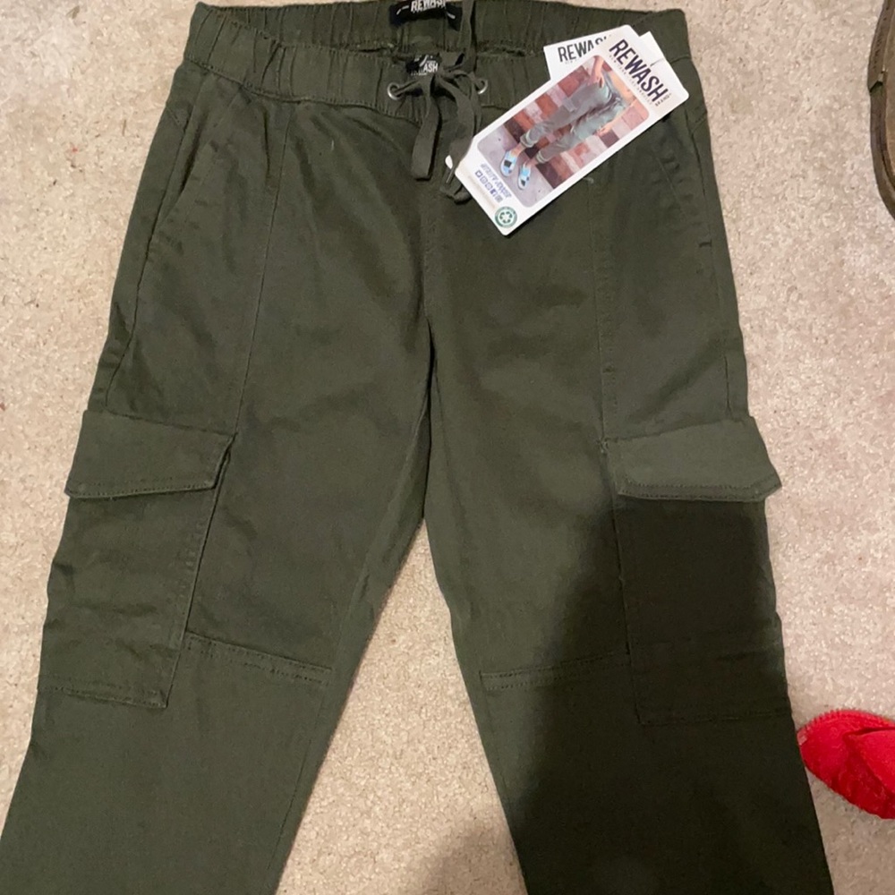 pants with tags still on it!!